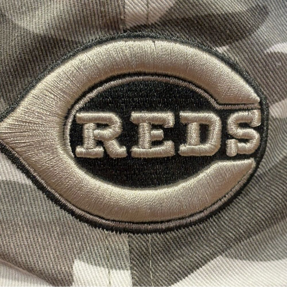 NBA Reds Camouflage Baseball Hat - Picture 3 of 7